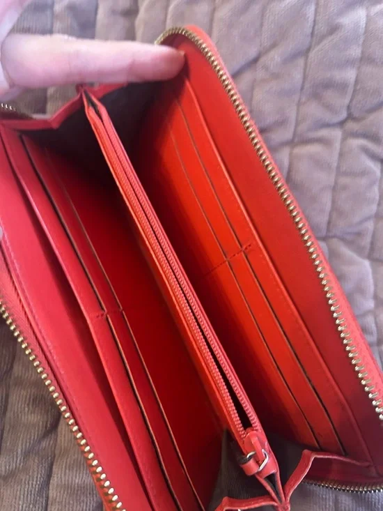 Gucci Coral-Red Embossed GG Zip Wallet - Picture 3 of 5